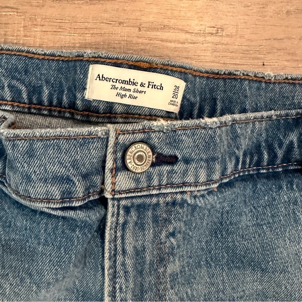 ABERCROMBIE AND FITCH WOMENS 4” DENIM MOM SHORTS NWT CURVE LOVE 35/20 - Picture 4 of 7